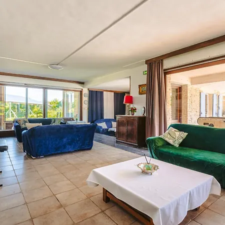 D'hote Emeraude Couette-café 3*