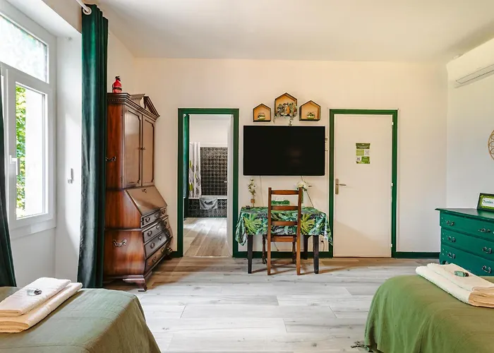 D'hote Emeraude Bed and breakfast 3*